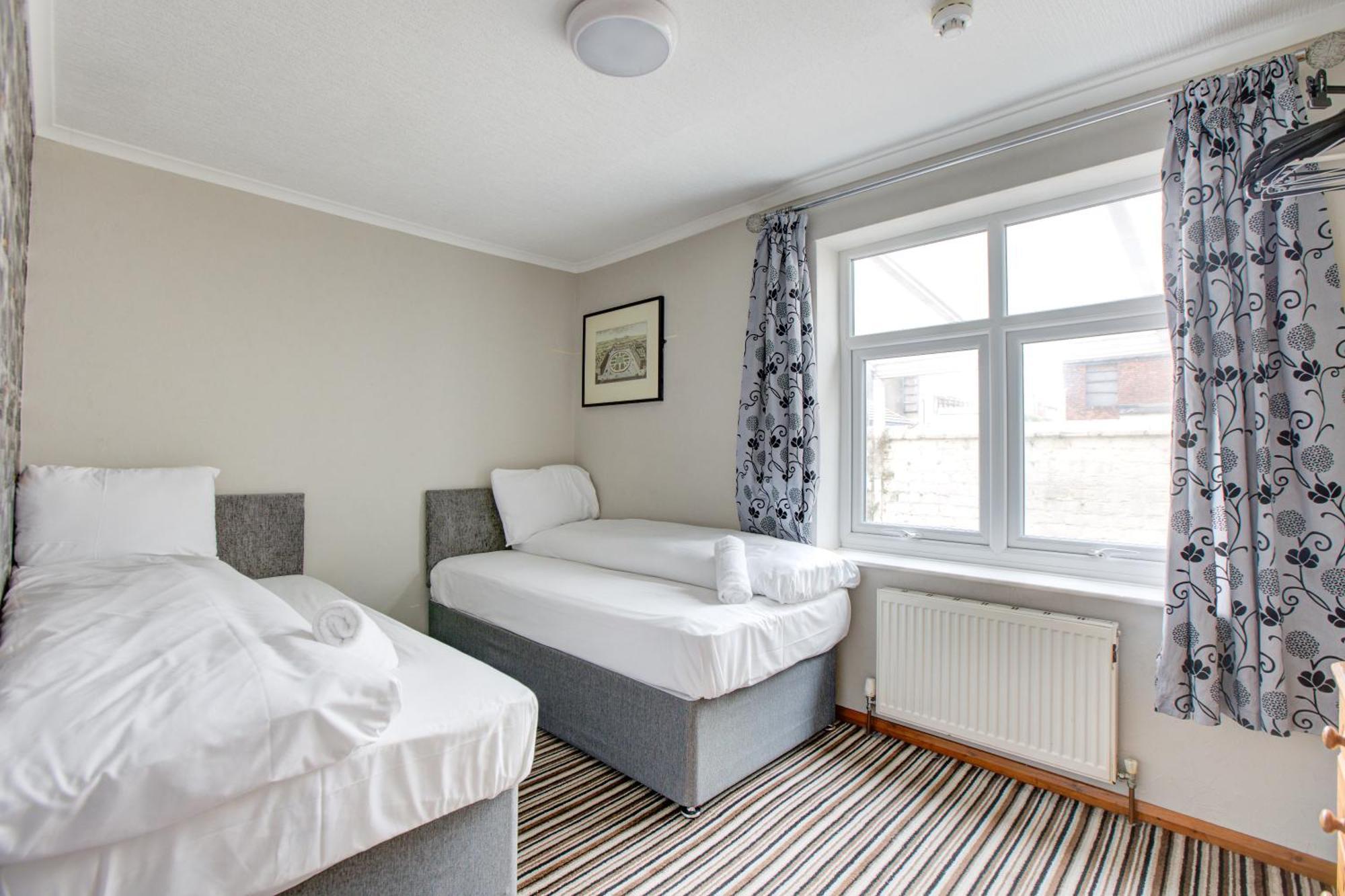 The Sandringham Court Hotel & Apartment Welcoming Large And Small Groups For 15 Years Blackpool Bagian luar foto