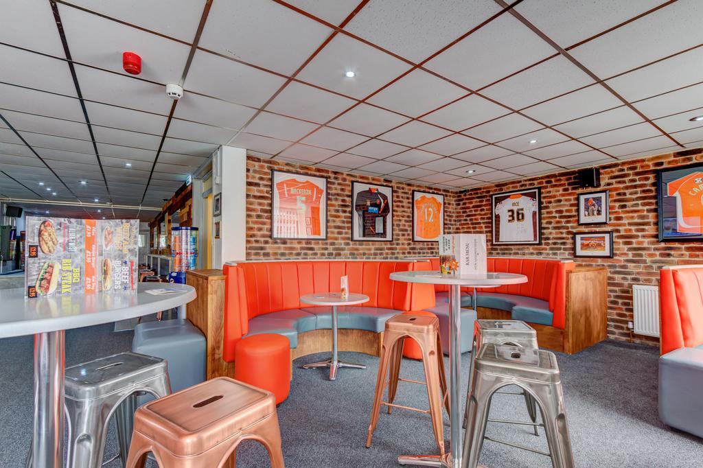 The Sandringham Court Hotel & Apartment Welcoming Large And Small Groups For 15 Years Blackpool Bagian luar foto