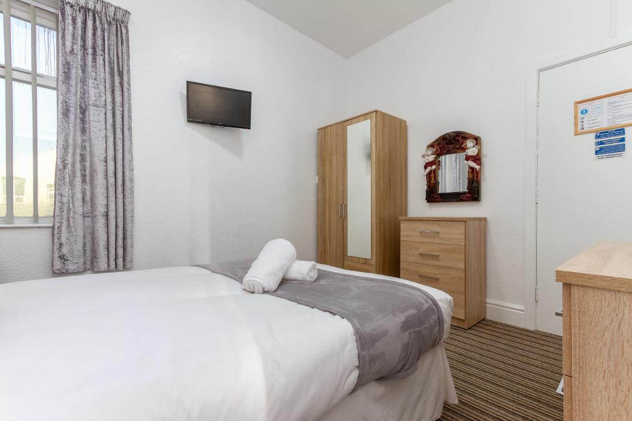 The Sandringham Court Hotel & Apartment Welcoming Large And Small Groups For 15 Years Blackpool Bagian luar foto