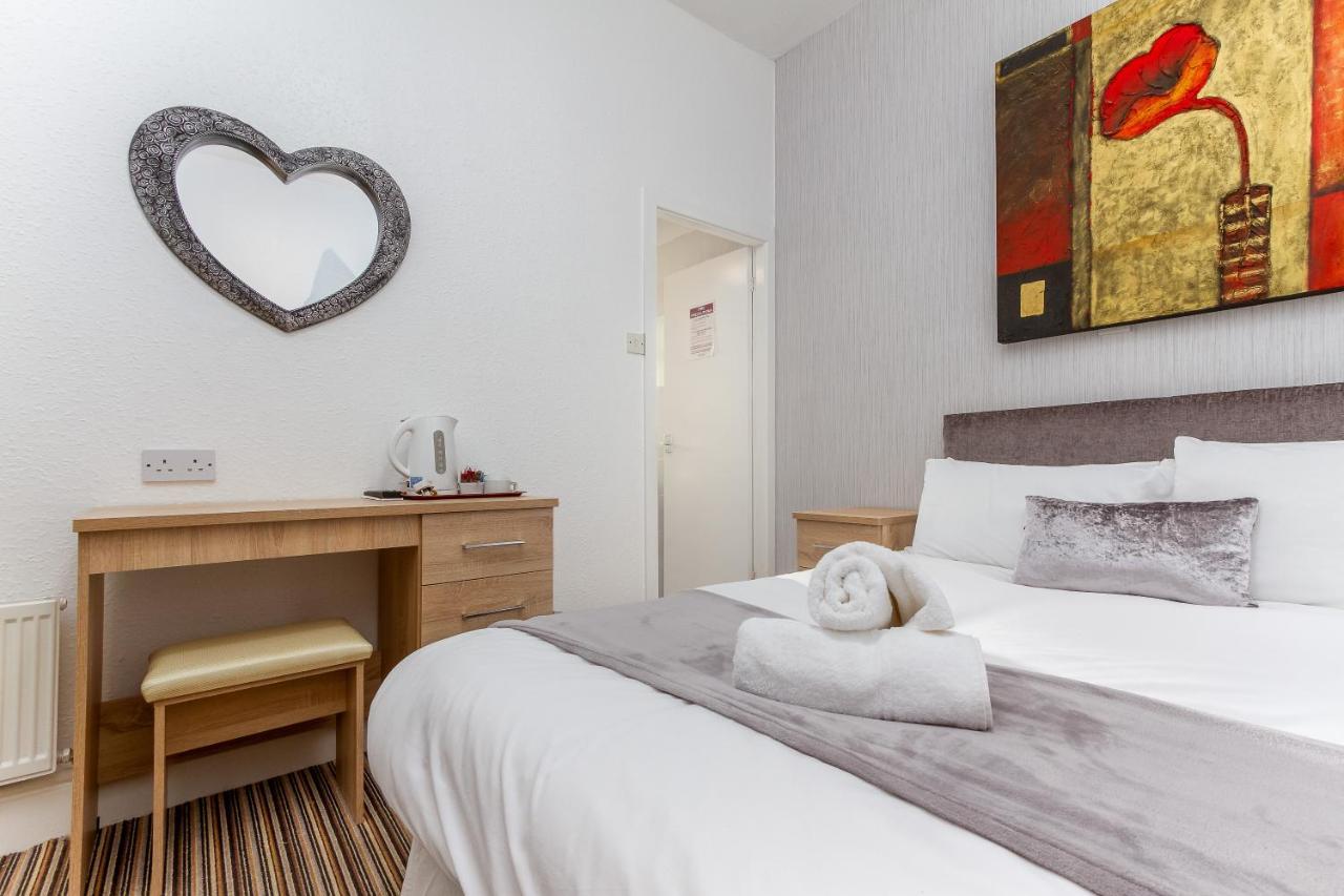 The Sandringham Court Hotel & Apartment Welcoming Large And Small Groups For 15 Years Blackpool Bagian luar foto
